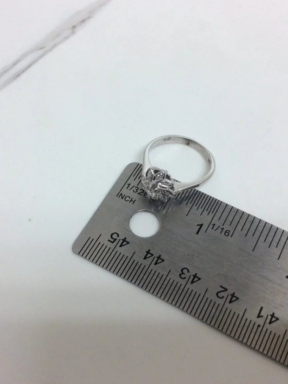 18K White Real Solid Gold Flower Diamond Lady Ring Size 7.5      3.40 gr